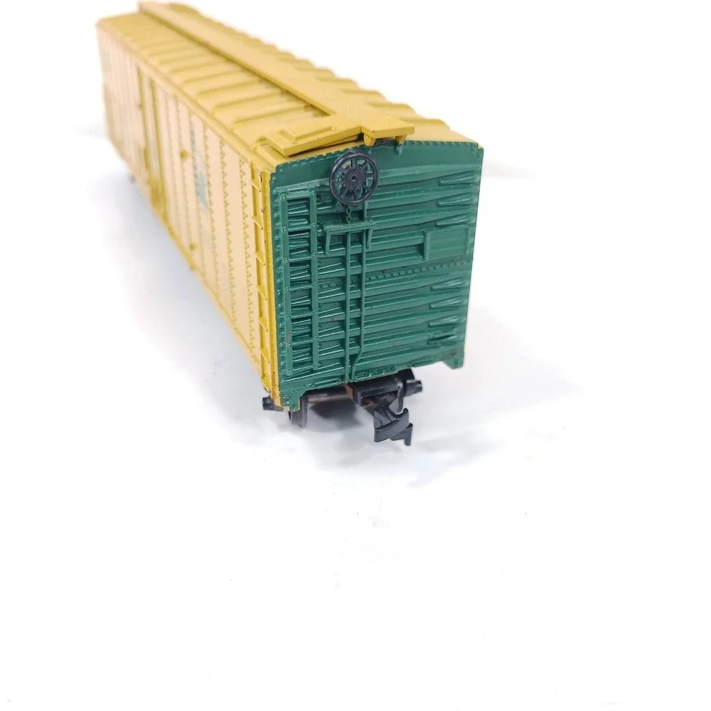 Jersey Central Lines HO Scale Boxcar NJDX 41035 Yellow Green Model Train Car